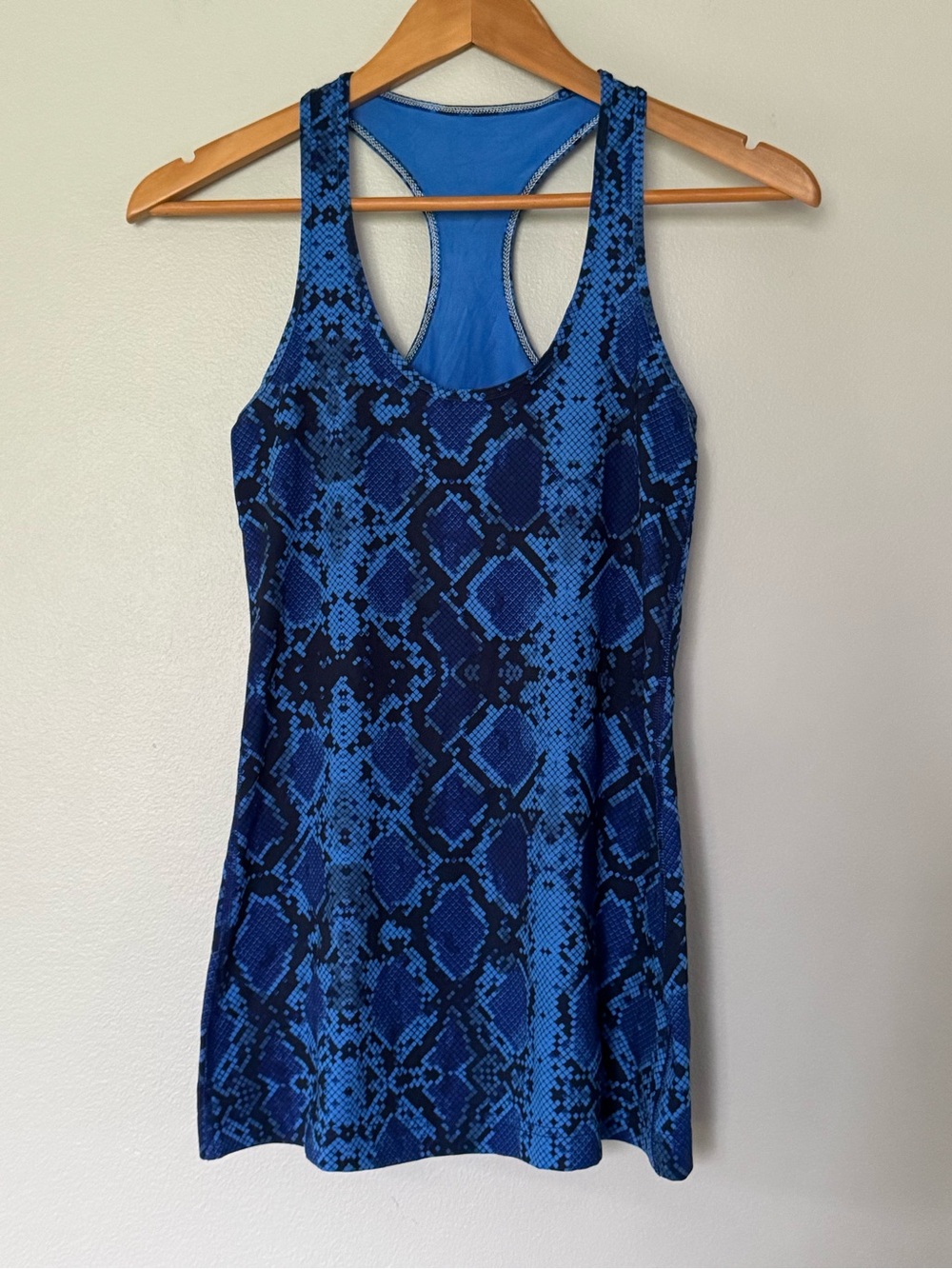 Lululemon Cool Racerback Tank Top Blue Snakeskin Pixel Print Sz 4